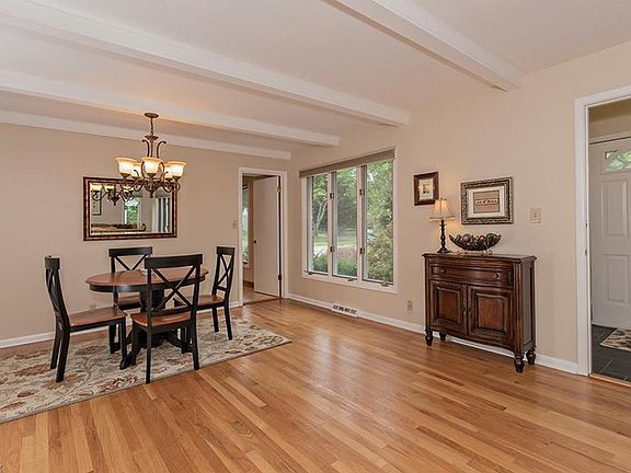 5th image of 22575 Canterbury Ln