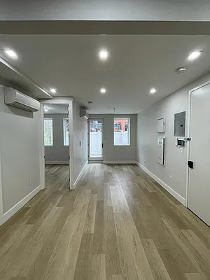 Rented by Aron Fried, LREB | media 3