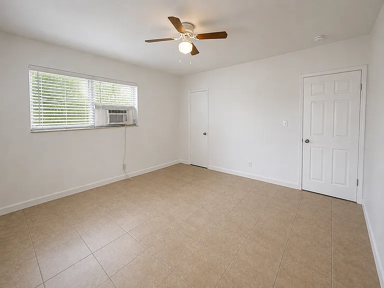 105 SW 18th Ave — Photo 7