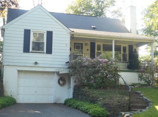 8115 Oak Ridge Ln, Cresco, PA 18326