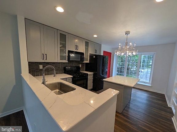 3rd image of 39 Cabot Dr