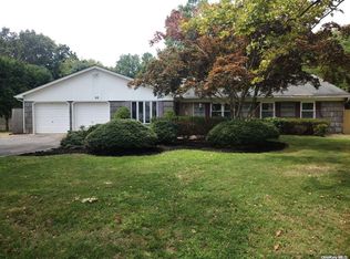 33 Long Meadow Pl, South Setauket, NY 11720