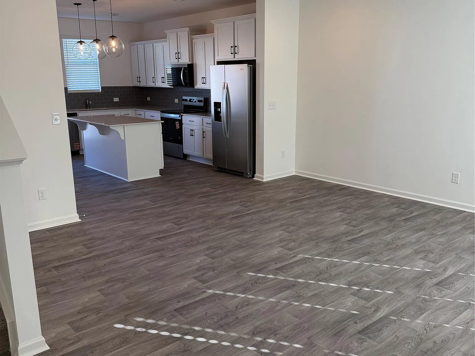 3 bed, 2.5 bath, 1398 sqft, $2,500 — Photo 3