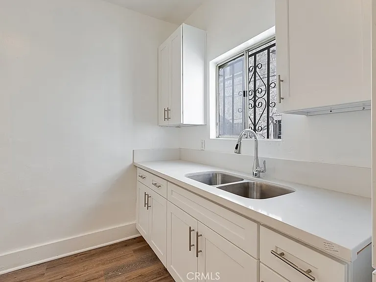 220 E Vernon Ave #1/2 — Photo 3