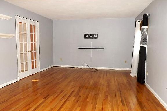 5th image of 33 Theresa Blvd