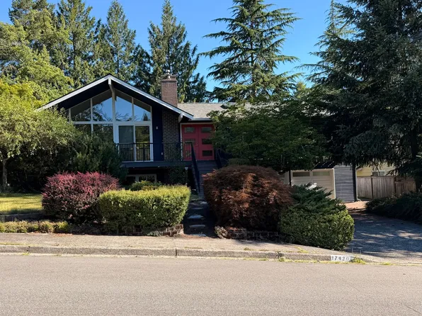17420 NE 11th St, Bellevue, WA 98008