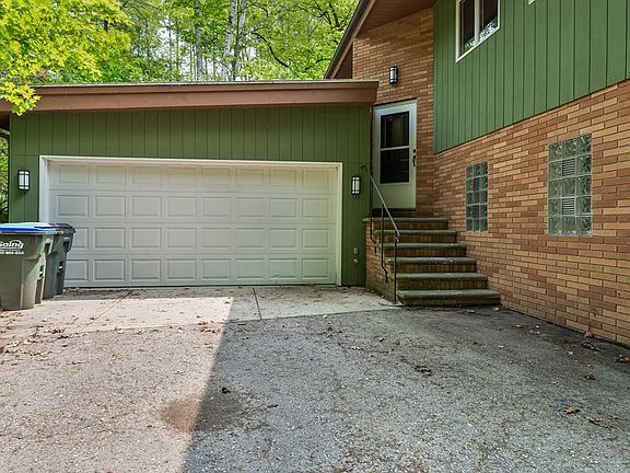 3rd image of 4080 Bay Shore Dr