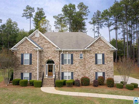 2nd image of 376 Farmingdale Ln