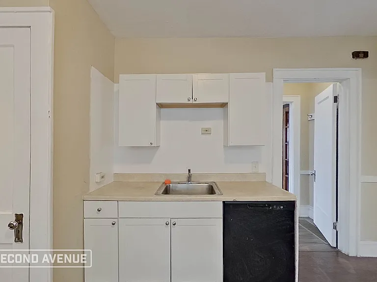 910 Dresden Rd — Photo 6