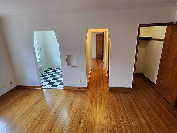 3rd image of 227 Montrose Pl APT 205