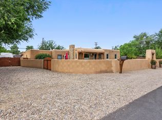 828 Charles Pl NW, Los Ranchos De Albuquerque, NM 87107