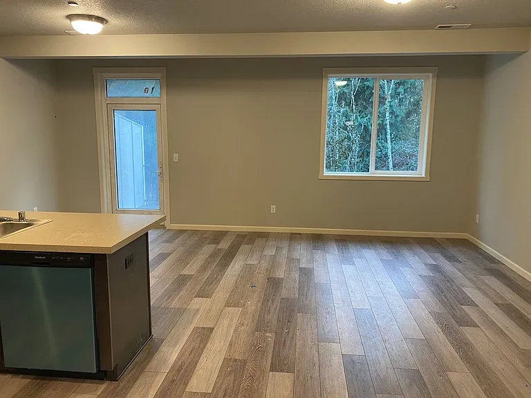 193 Cloverdale Rd #B — Photo 7