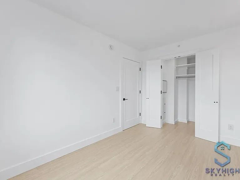 134 Erasmus St #4BB — Photo 7