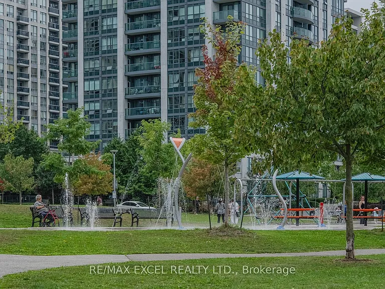 8 Beverley Glen Blvd #802 — Photo 43