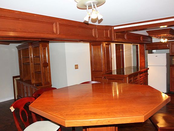 5th image of 4148 N Clarendon Ave #Gdn