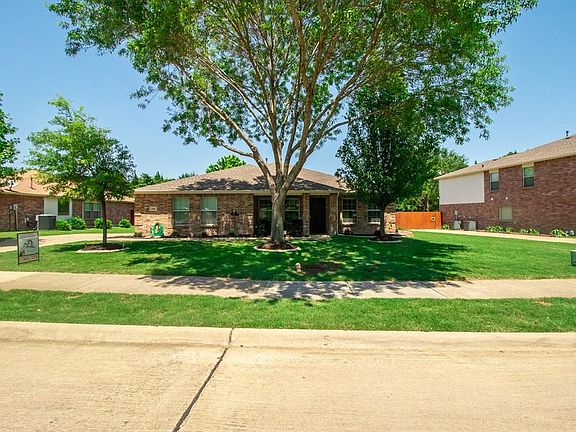 5th image of 1304 Lake Grove Ln
