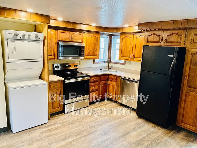 88 N Main St — Photo 7