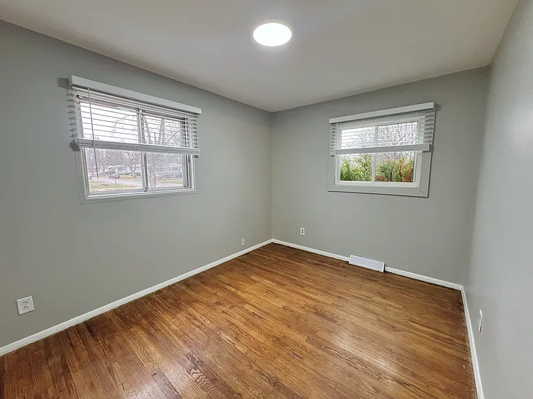 1201 Baron Ave — Photo 14