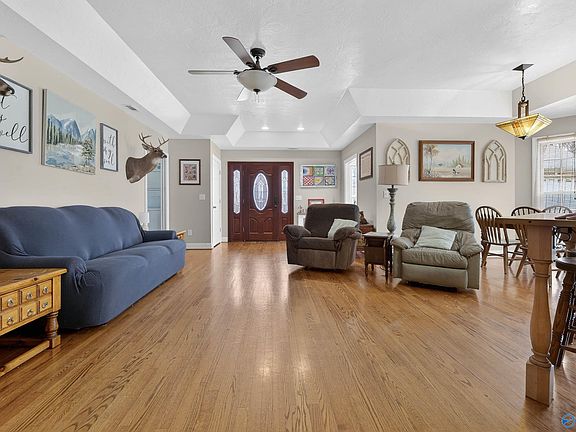 4th image of 343 Hill St