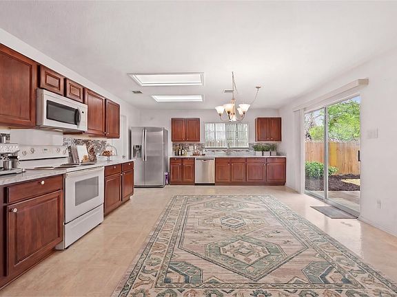 4th image of 83 Elm Hill Ct