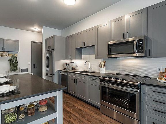 5th image of 475 W 12th Ave #14J