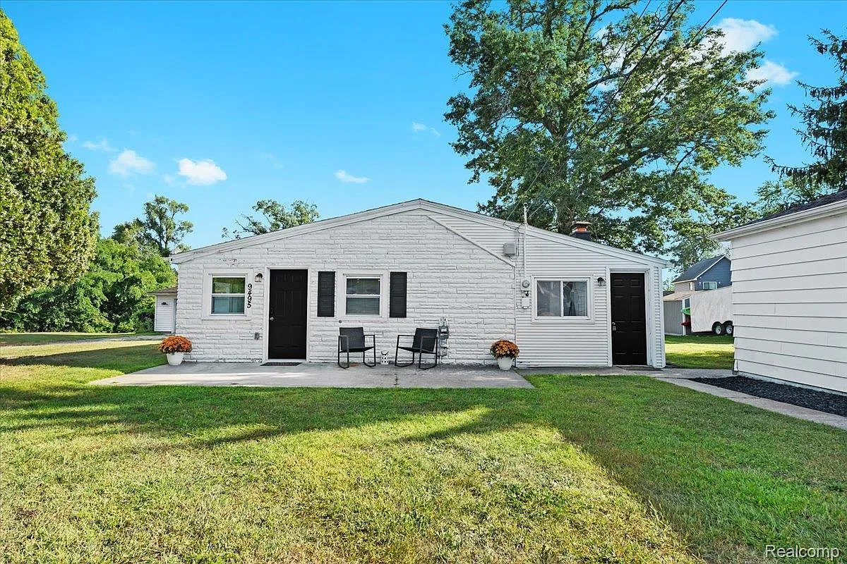 9495 Garforth Dr photo 1