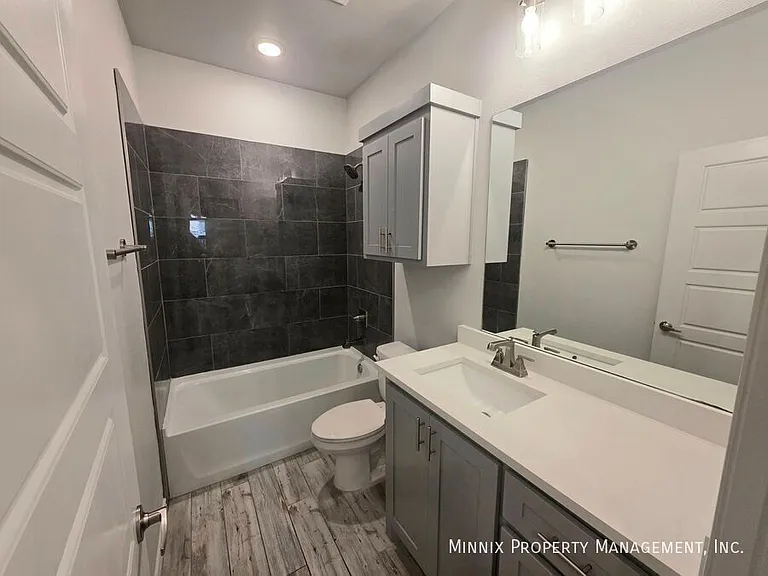 2105 Congress St — Photo 14