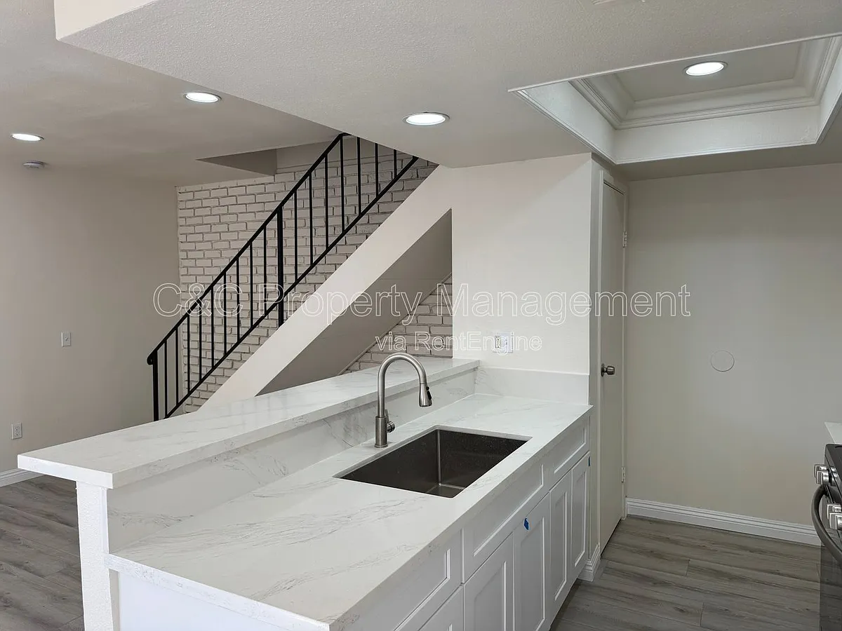 Building Photo - 3479 20th St
