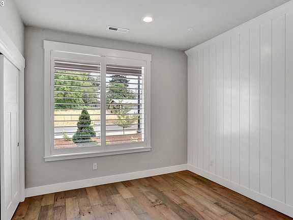 5th image of 4905 NE 41st St