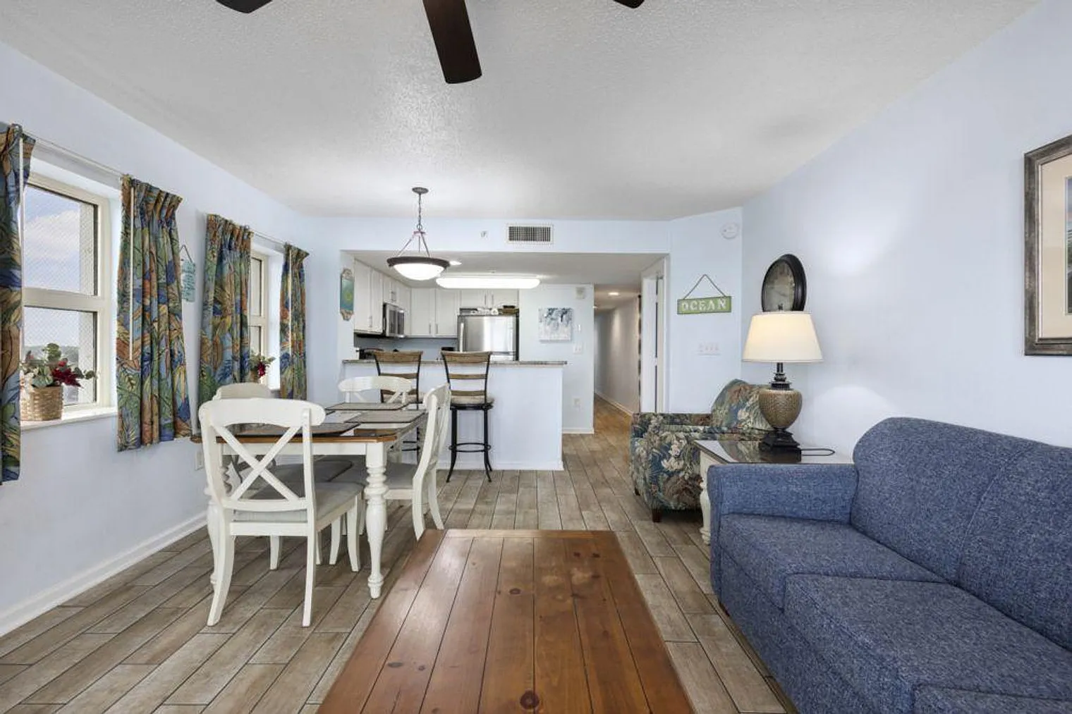 2 bed, 2.0 bath, 990 sqft, $4,553 — Photo 2