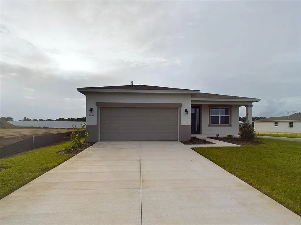 3 bed, 2.0 bath, 2035 sqft, $2,600 — Photo 1