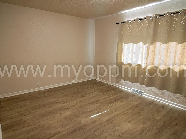 6711 S 75th Ave — Photo 11
