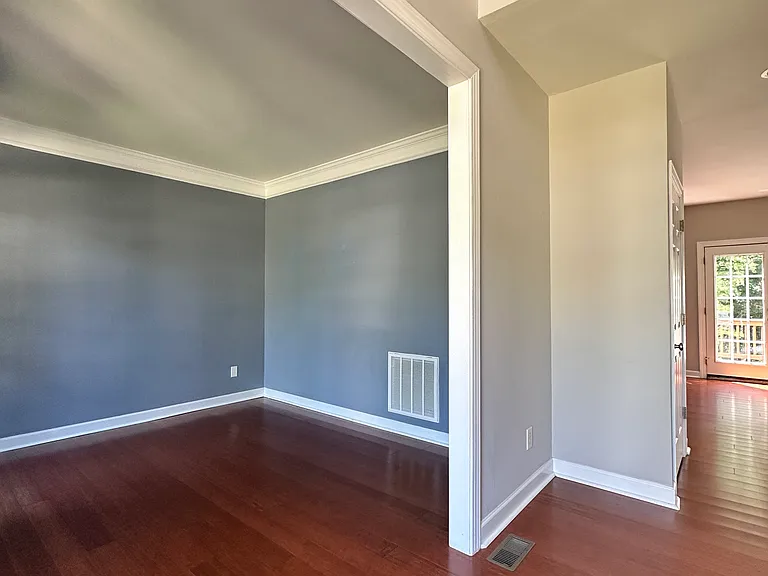 717 Bluffcreek Dr — Photo 3