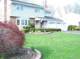 17 Hemlock Ave, Deer Park, NY 11729