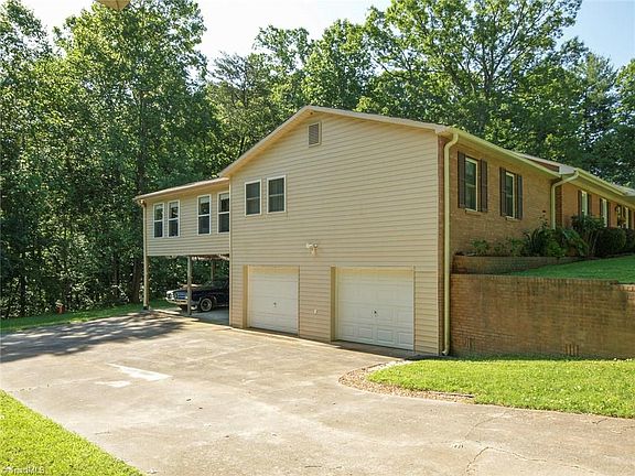 3rd image of 4409 Winnabow Rd
