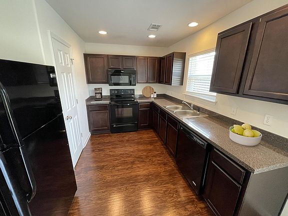 5th image of 25 Miller Park Cir