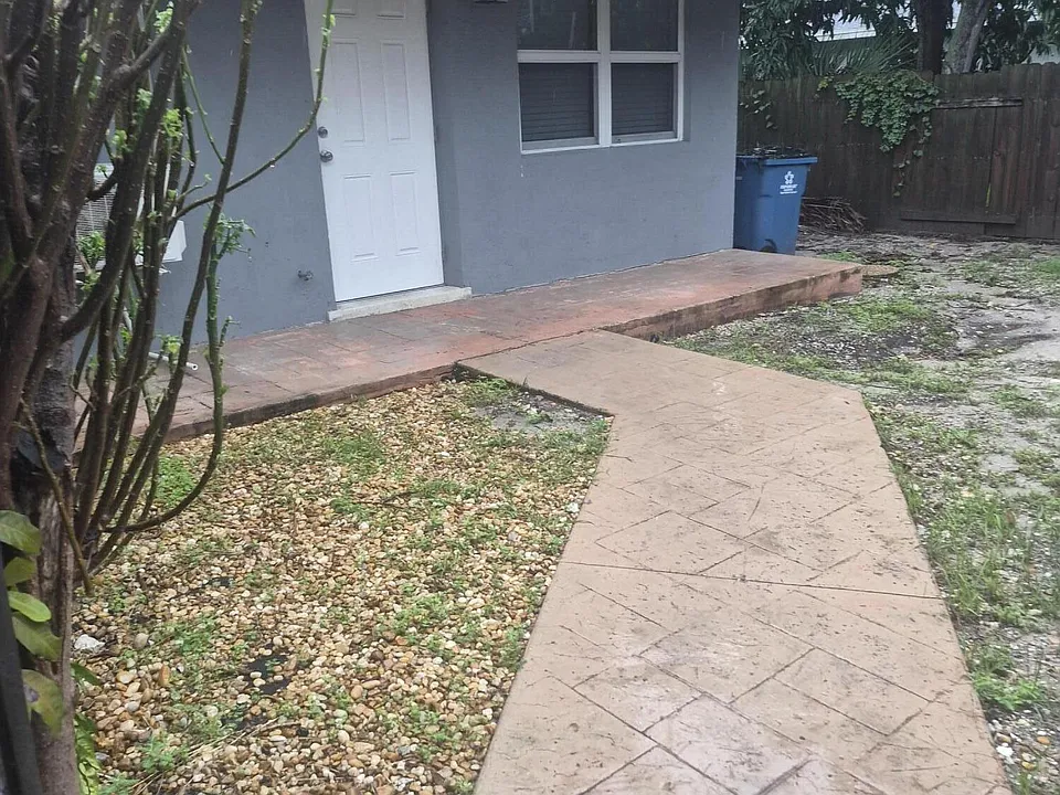 1200 NE 5th Ter #4