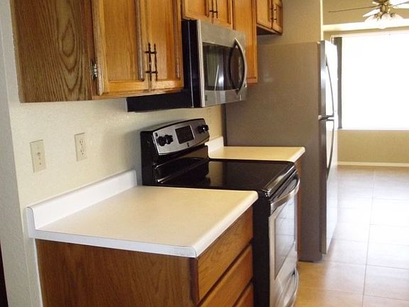 3rd image of 1001 E Rockwood Dr