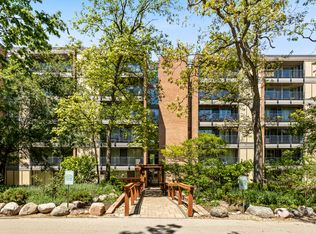 6010 Oakwood Dr APT 3H, Lisle, IL 60532