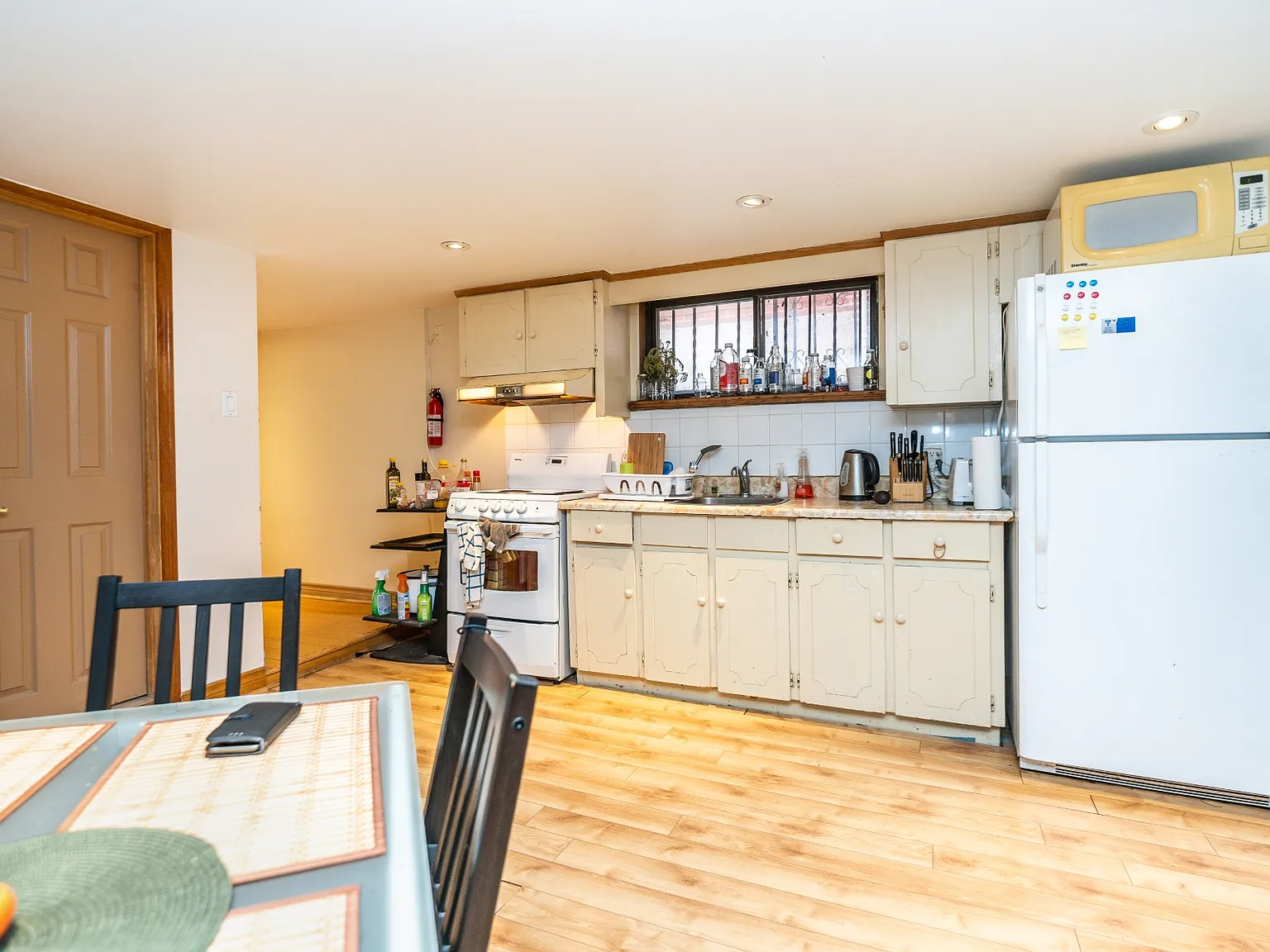 2 bed, 1000 sqft, $2,100 — Photo 4