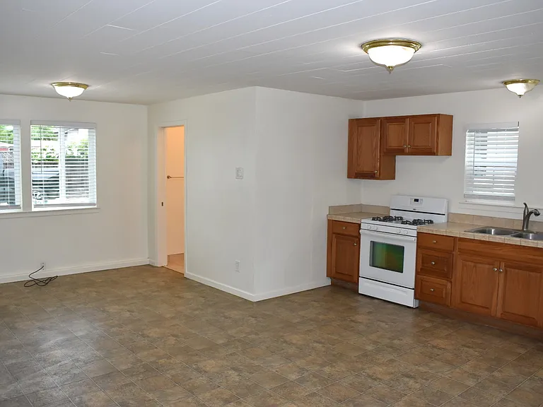 114 Park Ave #1/2 — Photo 3