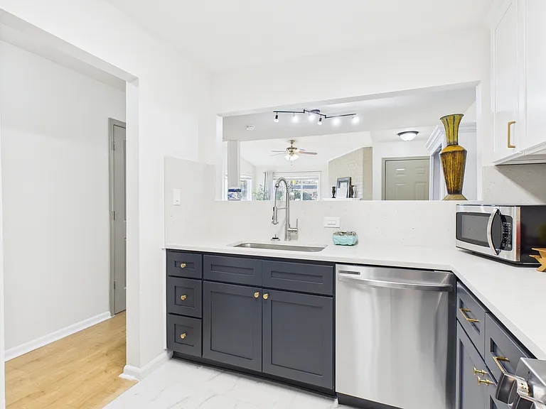 7836 Bateman Ln — Photo 16