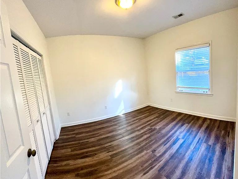 245 Willow Ct — Photo 8