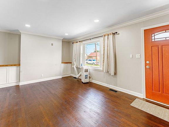 3rd image of 7805 Suburban Ln