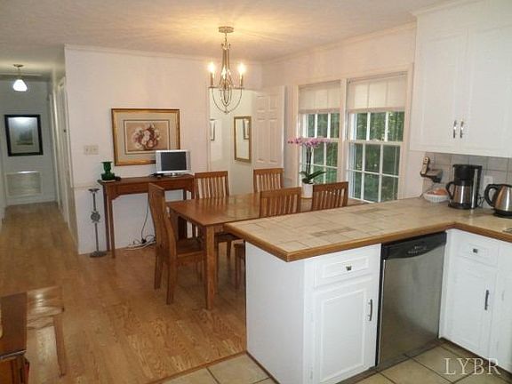 3rd image of 1813 Heritage Cir