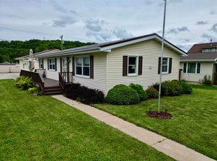 1013 S Mechanic St, Decorah, IA 52101