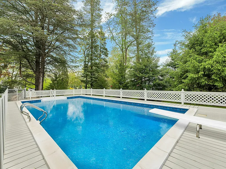110 Sleepy Hollow Ln — Photo 32