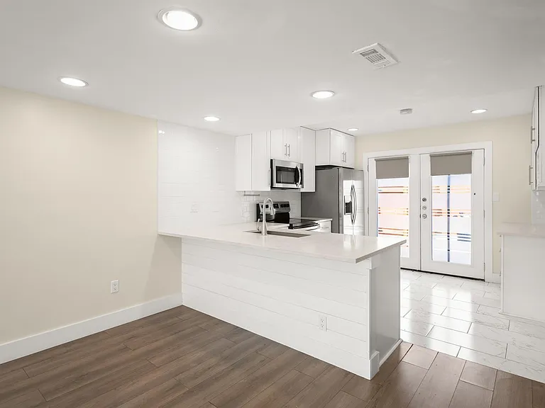 6410 Chimney Creek Cir #B — Photo 8