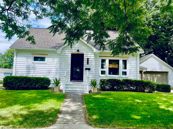 1312 2nd Ave NE, Clear Lake, IA 50428