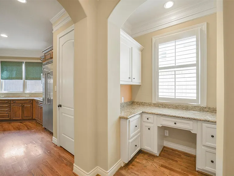 2307 Sheridan St — Photo 9